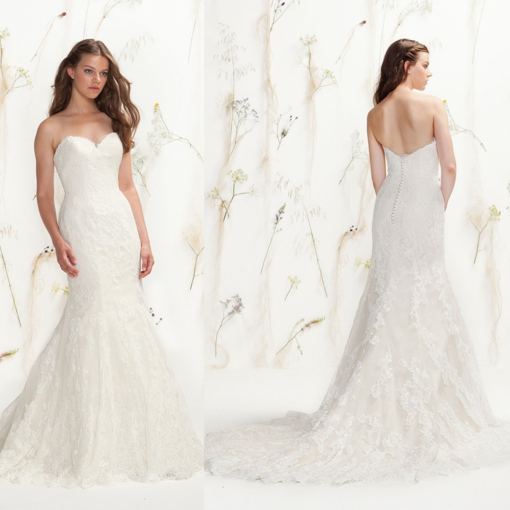 Strapless Lace Mermaid Wedding Dress in Ivory